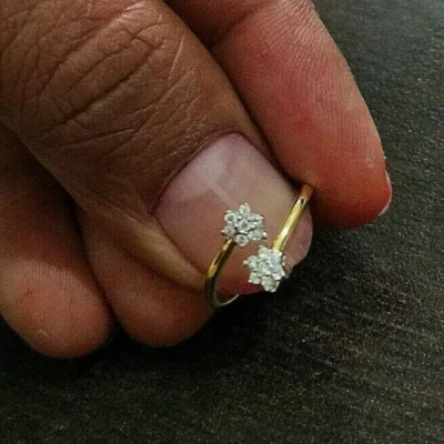 Anillo redondo de diamantes simulados de 0,20 quilates enchapado en oro amarillo de 14 k para mujer Foto 1 de 4