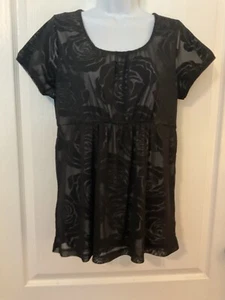 R.Q.T Women Black Short Sleeve Rose Pattern Top Size L -B26 - Picture 1 of 9