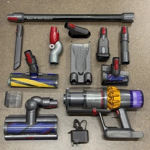 Dyson V15 Detect Absolute Cordless Vacuum Cleaner Animal Gold Handheld SV22 - Picture 1 of 12