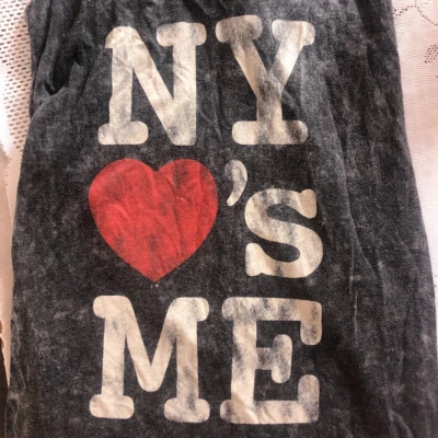 Celebridad local NY 💙 ¡YO!  Medium Runs Pequeño Lavado Ácido Gris  Foto 1 de 4