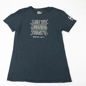 Nike Camicia Donna Nera Piccola Manica Corta Swoosh Stiamo Correndo Oggi #1460 - Foto 1 di 7