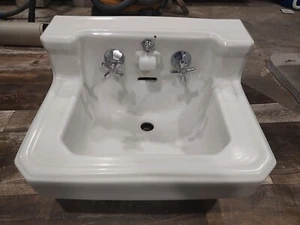 1950s Art Deco Standard Wall Sink With Mounting Bracket - Picture 1 of 10