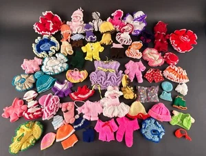 Lote de 60 sombreros vestidos ropa ganchillo muñeca Kewpie vintage - Imagen 1 de 10