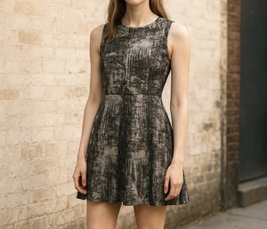 ONE Heart CLOTHING Minikleid A-Linie ärmellos schwarz auf beige abstrakt Gr. L - Bild 1 von 11