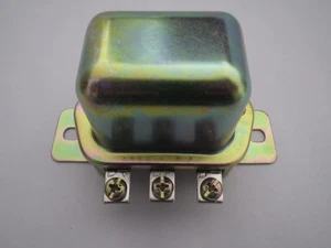Carro de golf de gasolina Yamaha G1, G2, G9 1978-1990 regulador de voltaje | J10-81910-10 - Imagen 1 de 2