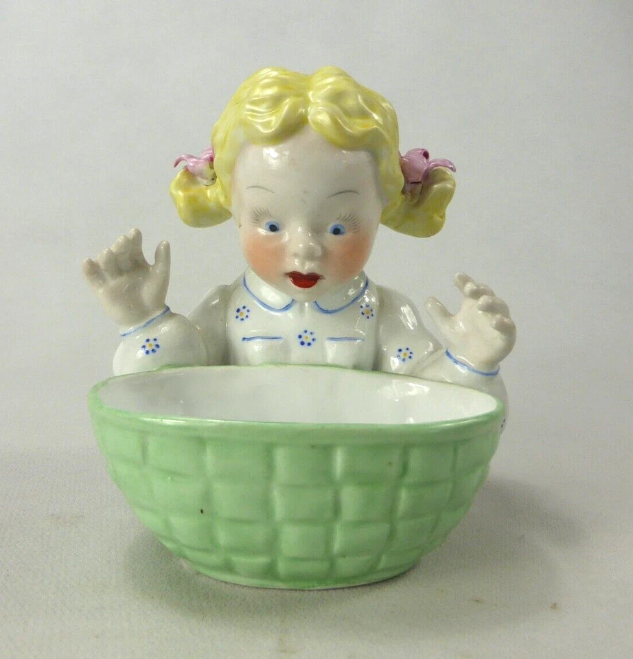 FILLETTE AU BOL STYLE ANNEES 40 OU ANNEES 50 CERAMIQUE PRETTY LITTLE GIRL 980-1 - Photo 1/4