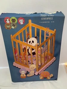 Hallmark Centrotavola Ritagliato Vintage Panda N Pals Baby Shower - Foto 1 di 4
