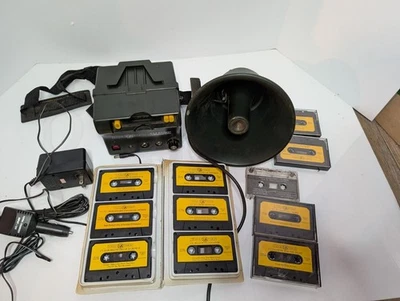 Johnny Stewart 612 Deluxe Juego Electrónico Llamada con Altavoz 11 Cintas 2 Enchufes Estuche Foto 1 de 4