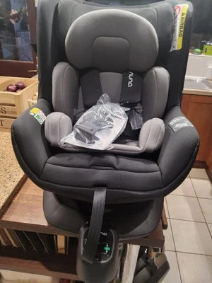 NUNA PRUU 360 SPIN-iSIZE CONVERTIBLE CAR SEAT IN CAVIAR EX DISPLAY RRP  £400 - Image 1 of 4