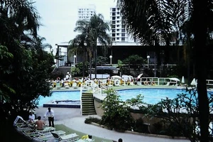 1980s 35mm Photographic Slide #22-26 POOL CHEVRON HOTEL SURFERS PARADISE 1981 - Picture 1 of 1