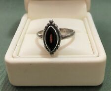 VINTAGE STERLING SILVER RING w RED FACETED STONE - SIZE Q 1/2 (8.5)
