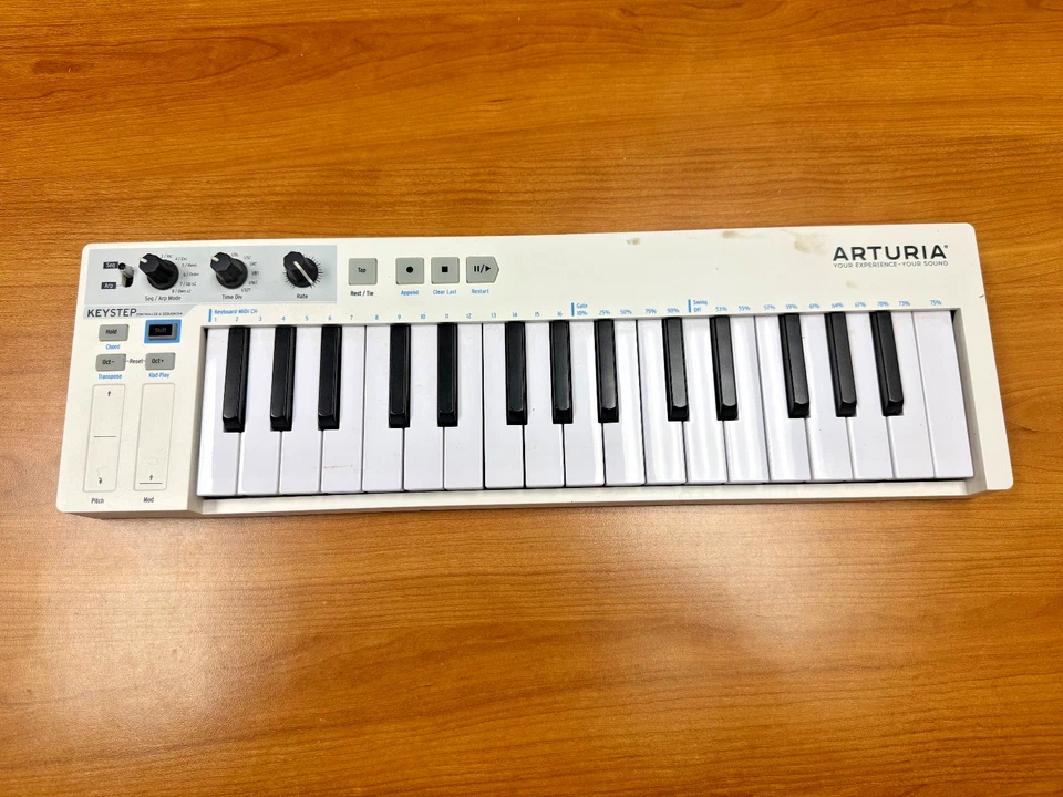 Arturia KeyStep - 32-Key Controller & Sequencer - USB/MIDI/CV Keyboard - Image 1 of 1