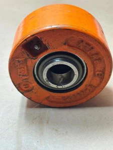Rueda de metal de acero macizo de alta resistencia Atlas de 6" con diámetro de identificación de 1-1/2" - Imagen 1 de 7