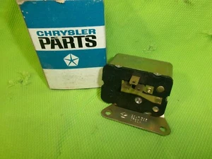 Nuevo de Lote Antiguo Mopar 2947395 Relé de Retardo de Faros 1970 Carrocerías C Dodge Chrysler Plymouth - Imagen 1 de 2
