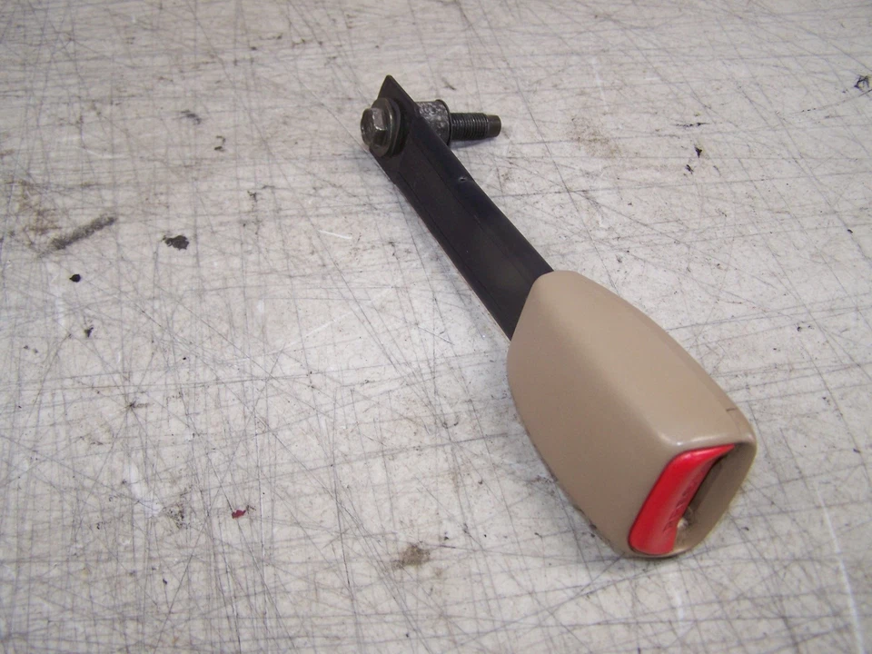 Infiniti I30 1996 cinturón de seguridad pasajero delantero derecho hebilla de recepción color tostado Foto 1 de 1