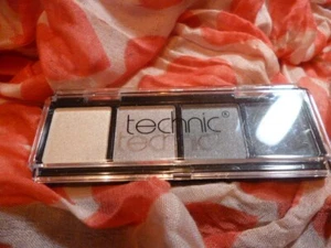 TECHNIC - 4 Shade Shimmer Eyeshadow Palette - Picture 1 of 4
