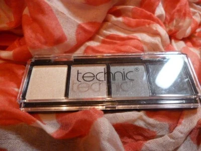 TECHNIC  - 4 Shade Shimmer Eyeshadow Palette - Image 1 of 4