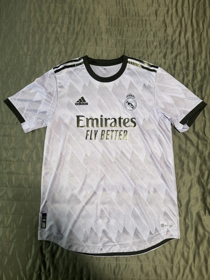 Camiseta Adidas Real Madrid 22/23 Visitante Auténtica Talla Grande Foto 1 de 4