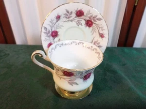 Schöne Vintage Paragon rote Rose Design Bone China Tasse & Untertasse - Bild 1 von 11