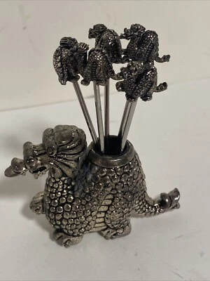 Espadas de cóctel también conocidas como pinchos, 5 también conocidas como aperitivos selecciones tema dragón/leer Foto 1 de 4