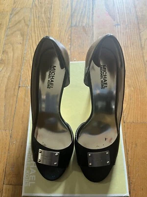 Michael Kors Mujer Negro Peep Toe Tacones Talla 9 Placa Dorada Logo Etiqueta Plataforma Foto 1 de 4