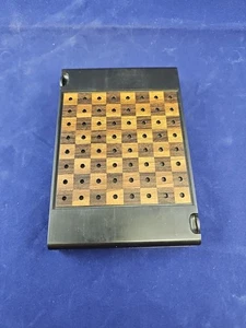 Vintage AQUISGRÁN ALEMANIA DISEÑO INT. Juego de ajedrez y piezas de metal de viaje - Imagen 1 de 5