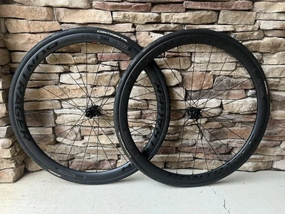 Juego de ruedas de freno de disco sin cámara de carbono Bontrager Aeolus Pro 3 TLR con GP5000 28 mm Foto 1 de 4