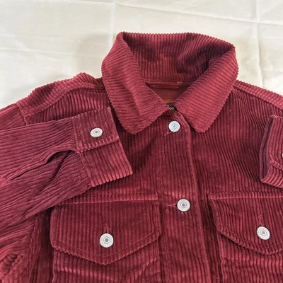 Chaqueta de camionero recortada con botones de pana XS de Abercrombie & Fitch para mujer, castillo. Foto 1 de 4