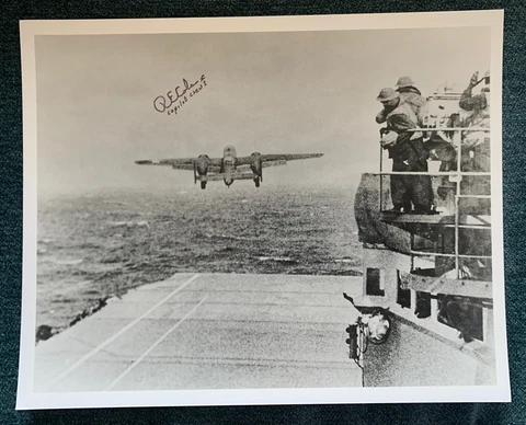 RICHARD E. COLE (d.2019) SIGNED 8X10 PHOTO WWII DOOLITTLE RAIDER COPILOT CREW #1 Cover