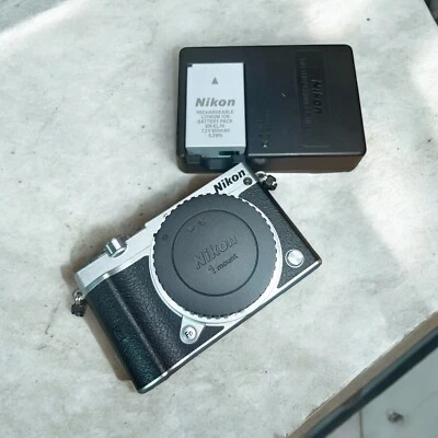 [Near MINT] Nikon 1 J5 20.8MP Digital Camera Silver With battery - Image 1 of 4