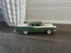 Danbury Mint 1957 Ford Fairlane 500 Skyliner Die Cast Retractable 1:24 w Box - Picture 1 of 10