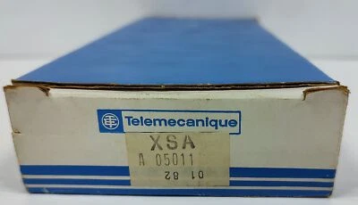 Telemecanique XSA-A05011 Inductive Proximity Sensor - Image 1 of 4