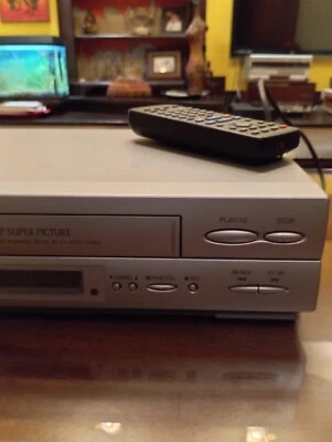 videoregistratore vhs Sharp - Immagine 1 di 4