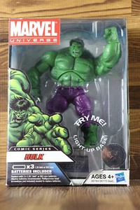 2011 Marvel Universe HULK Light-Up Base Toys "R"Us Exclusive   - Bild 1 von 6