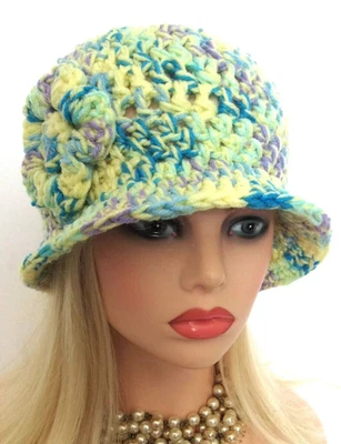 SOMBRERO CUBO CLOCHE QUIMIO AMARILLO AZUL PÚRPURA ESTAMPADO FLOR HECHO A MANO ACRÍLICO Foto 1 de 4