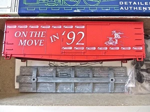HO Roundhouse 1992 Anniversary Boxcar in Red "On the Move in 92" New - Picture 1 of 4