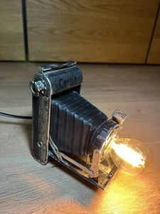 lampada fotocamera convertita pezzo unico antico upcycling design Cerfix fotocamera pellicola a rullo - Foto 1 di 6