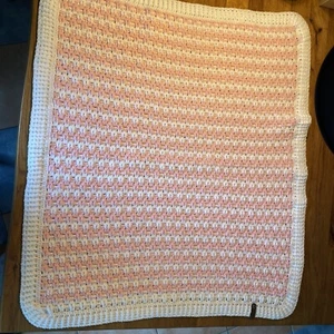 Babydecke Handarbeit Taufdecke Hellrosa und Weiß - Bild 1 von 6