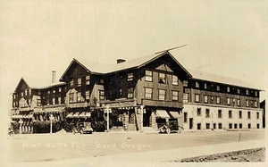 RPPC,Bend.Oregon,Pilot Battle Inn,c.1920-30s - Picture 1 of 2