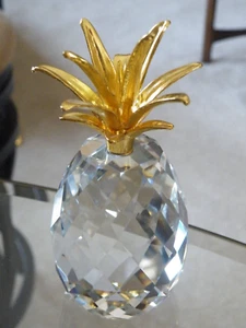 Crystal Clear Faceted PINEAPPPLE Figurine PAPERWEIGHT Gold Tone Metal TOP 4-1/2" - Picture 1 of 3