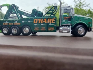 DCP 1/64 KENWORTH T800 W/CENTURY 9055 "O'HARE TOWING-RECOVERY" UNIT - Picture 1 of 6