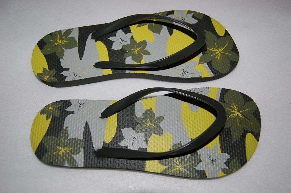 WOMENS FLIP FLOPS 8 Envision Studio RUBBER STRAP Green Yellow CAMOUFLAGE Flowers - Image 1 of 1