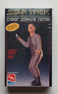 STAR TREK DEEP SPACE NINE DS9 AMP ERTL SECURITY OFFICER ODO MODEL KIT 1995 NEW - Picture 1 of 6