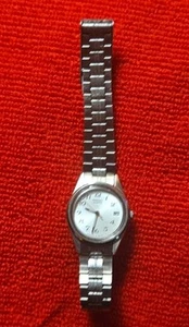 Reloj Pulsera Vintage Seiko Mujer 2A22-0010 SS SQ Banda Plateada Batería Nueva Funciona - Imagen 1 de 4