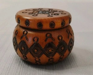 VTG Hand Carved Wooden Trinket Bowl 1.5” Tall X 2.5” Wide Pretty Design! - Bild 1 von 10