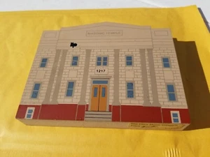 CATS MEOW Masonic Temple Series XII 1994 (Signed 1994, Retired) Pre-owned - Bild 1 von 8