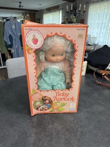MUÑECA VINTAGE 1982 FRESA PASTEL BEBÉ ALBARICOQUE SOPLAR UN BESO! - Imagen 1 de 9