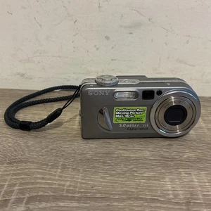 Sony Cyber-shot DSC-P10 5.0MP Digital Camera - Silver UNTESTED as No Charger - Picture 1 of 24