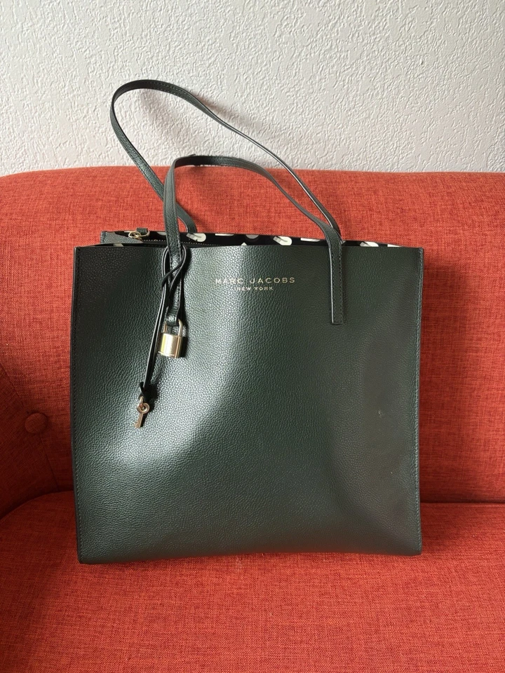 Marc Jacobs  Leather Grinder tote bag in  Dark Green  - Image 1 of 4