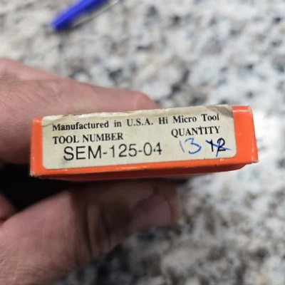 Лот из 13 твердосплавных концевых фрез Micro 100 Sem-125-04X, 1/8 дюйма, вырез 1/4 дюйма, 4 жидк. - Изображение 1 из 4